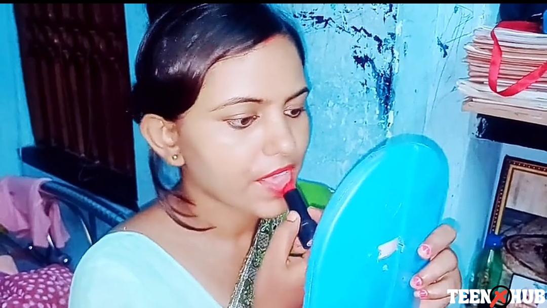 Aunty doing makeup ready for Desi Chudai