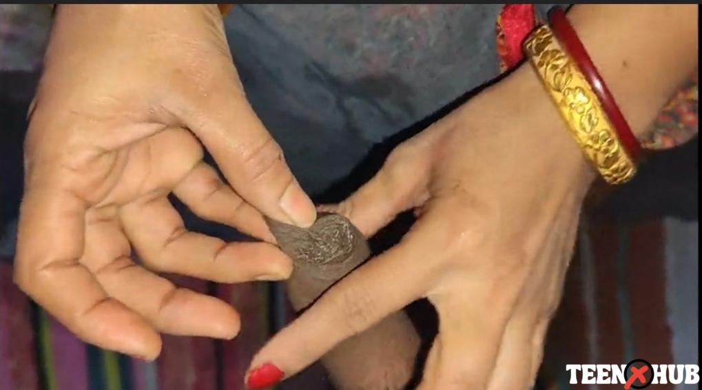 Desi Chudai video Lady Playing with the Lazy cock