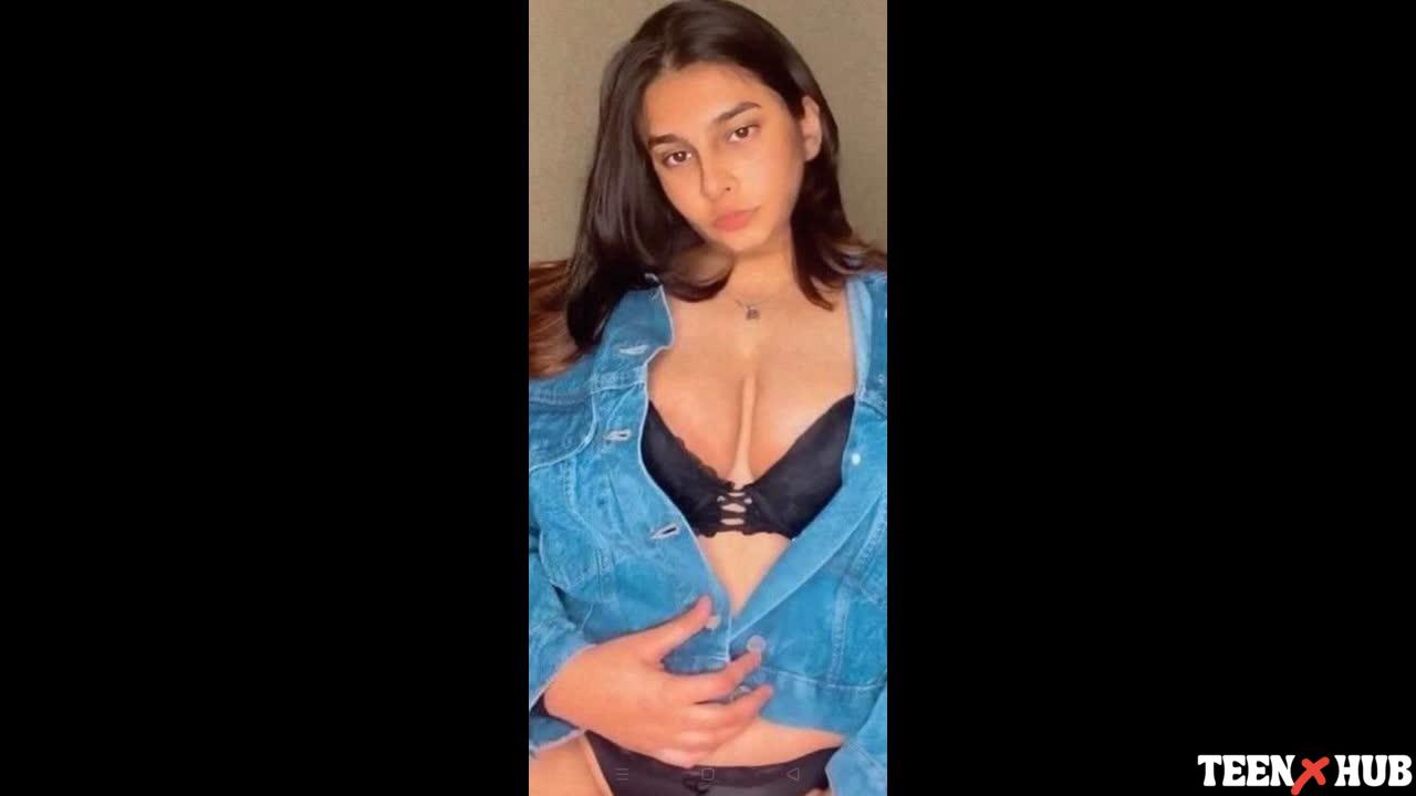 Beautiful Bigboob Sexy Indian Girl Showing