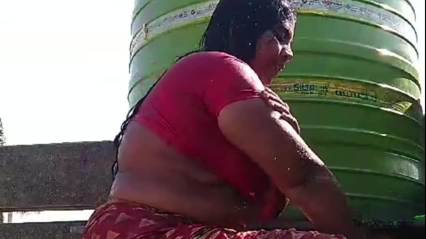Desi Village house wife bathing video full open