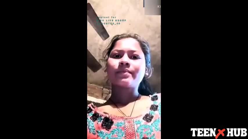Desi village maal shows her boobs in video call
