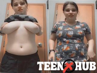 Sister feel horny showing Pink boobs Hindi BF