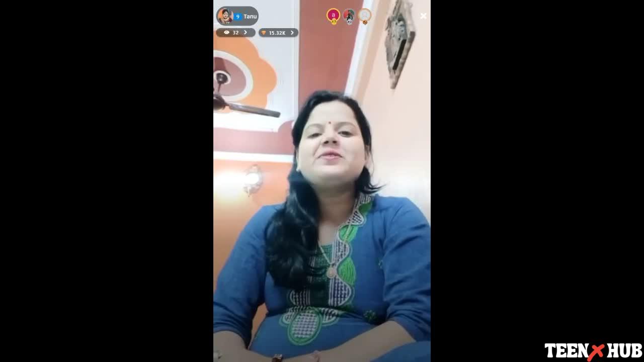 Tanu showing her boobs and pussy on Superlive with face
