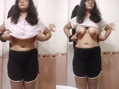 Stripping top wear and boobs show viral nude GF