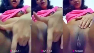 सेल्फी कैन में Indian Girl की शेव की हुई चूत में Fingering