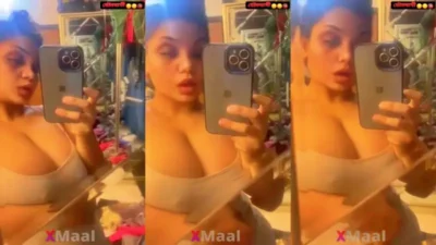 Teen Girl Show Big Boobs In Selfie Cam