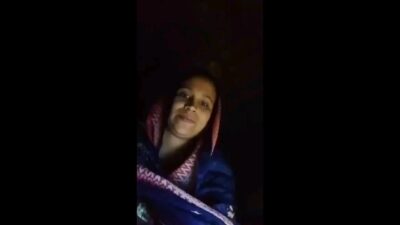 Desi Hot Milf Aunt Showing