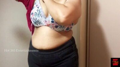 Teacher Changing Saree Blouse – Erotic Show in Bra