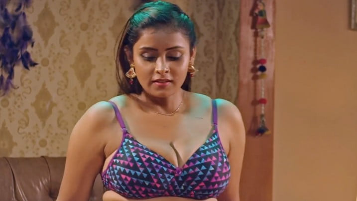 Hot Indian Girl Rides Her Boyfriend Dick